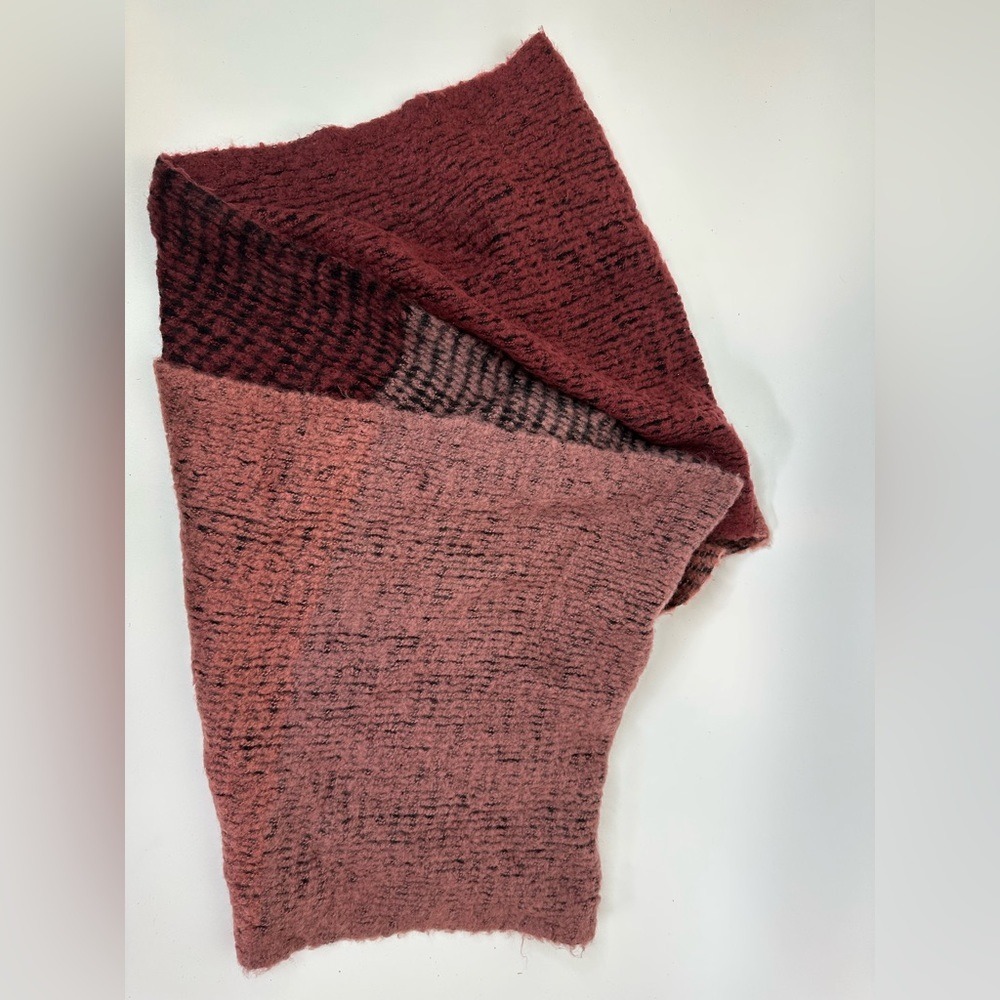 Melrose and Market‎ Scarf Ombre Burgundy Pink Acrylic Blend Cozy Warm Knit